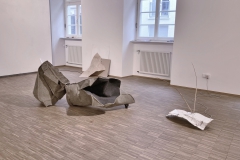 Ausstellungsansicht, Filzskulptur Elke Hennen, bewegliches Objekt Renate Koch