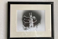 Performative-Fotografie-mit-Lochkamera_Unikat_mit-Rahmung_325-x-267-x-2cm